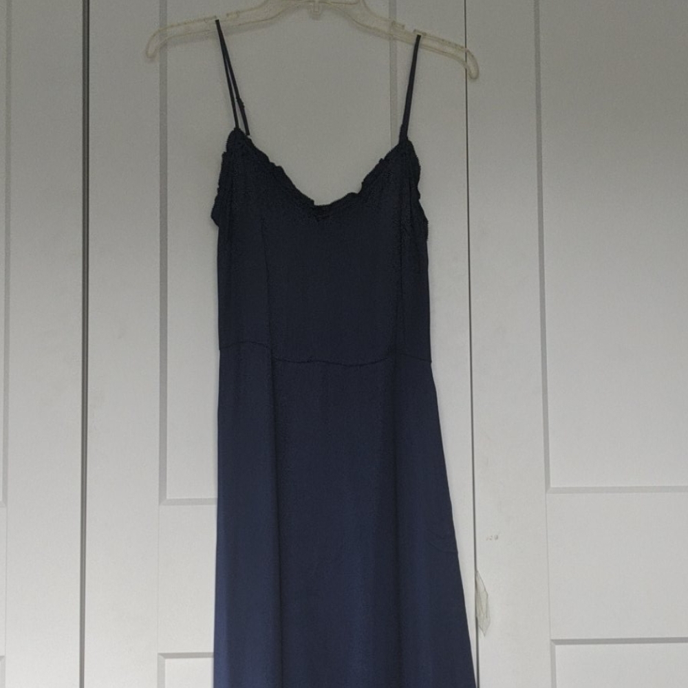 Wilfred/ Aritzia midi Mille dress in Navy!